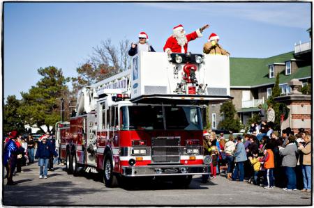 Manteo’s Big Little Town Christmas Parade