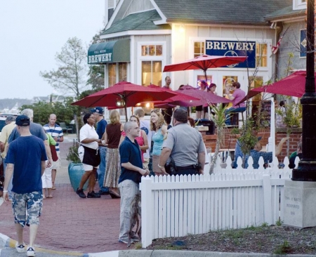 First Fridays in Manteo