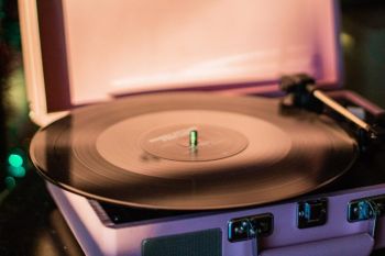 Front Porch Café, Vinyl Nights