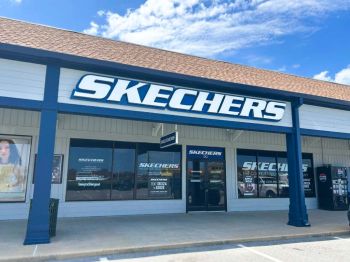 Outlets Nags Head, Sketchers Grand Opening