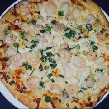 Black Pelican Oceanfront Restaurant, White Seafood Pizza