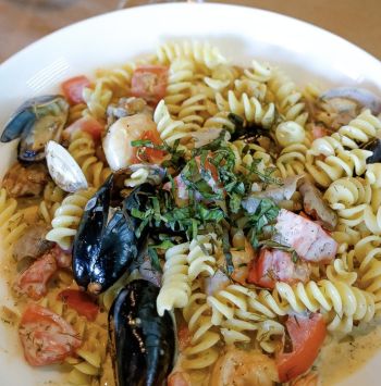 Mike Dianna's Grill Room, Seafood Pasta
