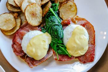 Mike Dianna's Grill Room, Grill Room Benny
