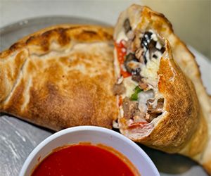 Lalo's Tacos & Pizzeria, Deluxe Calzone