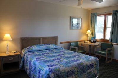 Room with one queen bed at Pony Island Motel