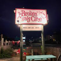 Bonzer Shack Bar & Grill, The Broken Candy Cane