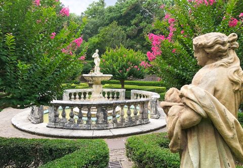 Elizabethan Gardens, Explore the Flower Gardens