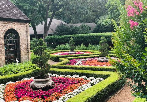 Elizabethan Gardens, Visit the Gardens